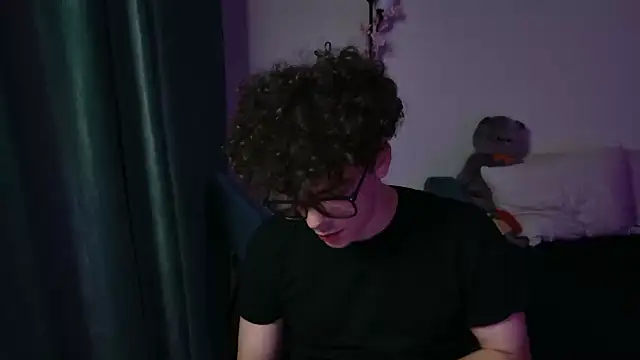 Snapshot of dreamgonetan chatting on 09.25.25 dreamgonetan online show from 09.25.25