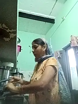 Snapshot of Cute-Charvii chatting on 04.01.26 Cute-Charvii online show from 04.01.26