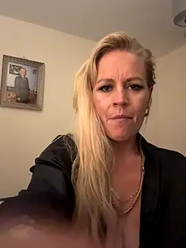 Snapshot of Carmen36XX chatting on 10.29.25 Carmen36XX online show from 10.29.25