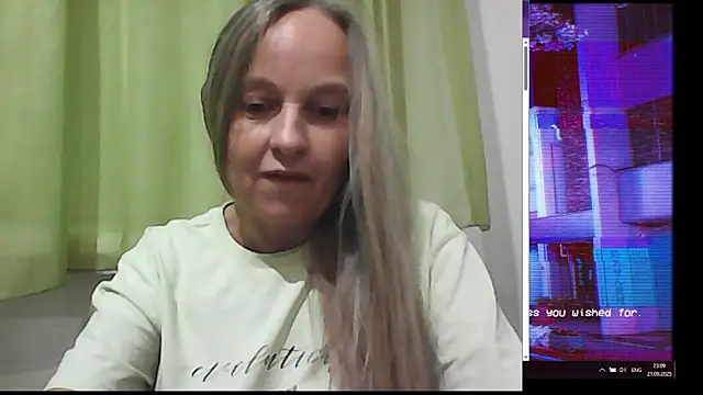 Snapshot of B_i_r_d_i_e chatting on 09.21.25 B i r d i e online show from 09.21.25