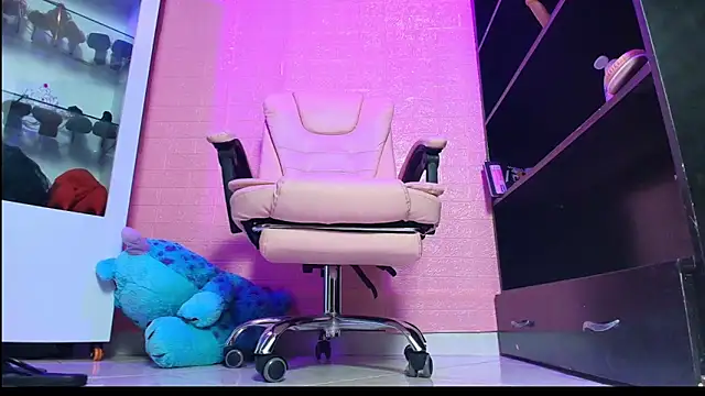 Snapshot of rossetta1 chatting on 06.17.26 rossetta1 online show from 06.17.26