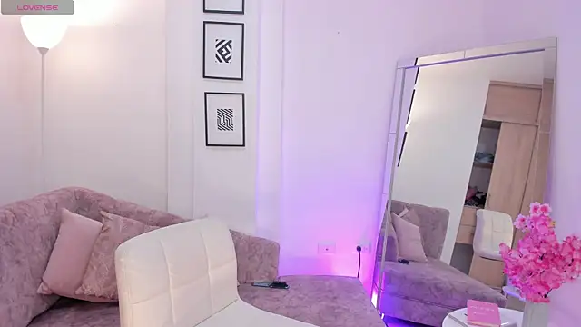 Alessia Yorks online show from 10.14.25
