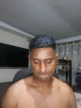 Snapshot of kingVibeX chatting on 10.31.25 kingVibeX online show from 10.31.25