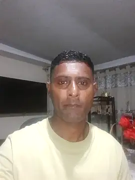 Snapshot of kingVibeX chatting on 11.16.25 kingVibeX online show from 11.16.25