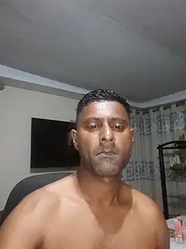 Snapshot of kingVibeX chatting on 11.18.25 kingVibeX online show from 11.18.25