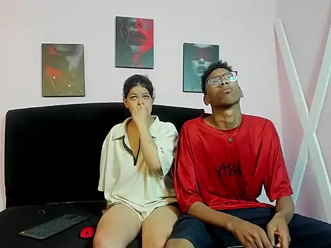 Snapshot of AliciaandSowi chatting on 10.01.25 AliciaandSowi online show from 10.01.25