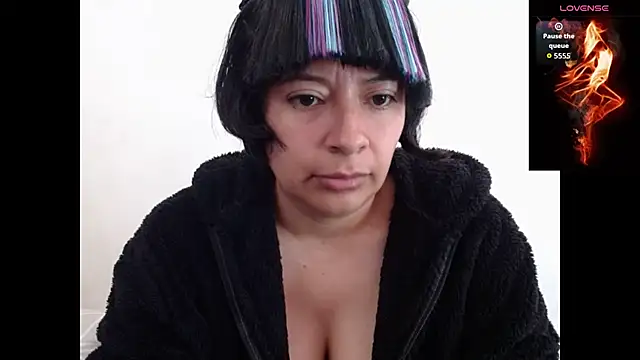 Snapshot of Acelinrose chatting on 11.22.25 Acelinrose online show from 11.22.25