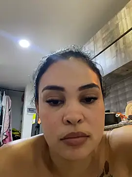 Snapshot of FOX_LATINA chatting on 06.25.26 FOX LATINA online show from 06.25.26