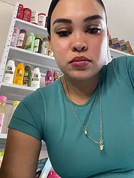 Snapshot of FOX_LATINA chatting on 07.15.26 FOX LATINA online show from 07.15.26