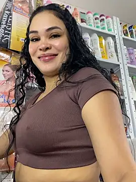 Snapshot of FOX_LATINA chatting on 08.01.26 FOX LATINA online show from 08.01.26