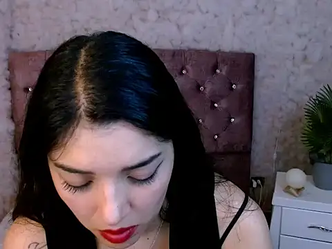 Snapshot of dreams_girl chatting on 10.22.25 dreams girl online show from 10.22.25