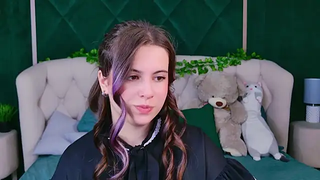 Akira Halls online show from 11.15.25