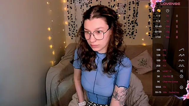 LinaBlossom  online show from 10.18.25