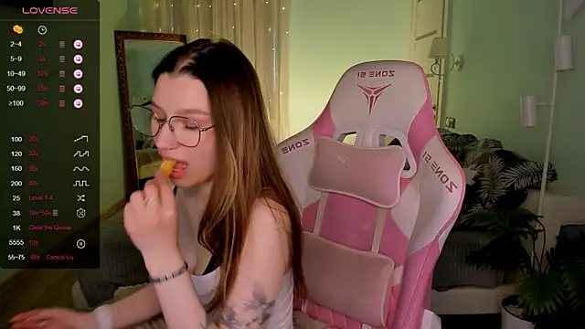 LinaBlossom  online show from 04.25.26
