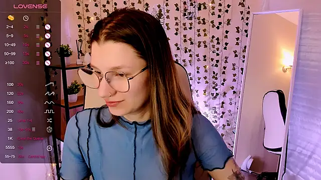 Snapshot of LinaBlossom_ chatting on 06.12.26 LinaBlossom online show from 06.12.26
