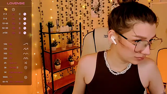 Snapshot of LinaBlossom_ chatting on 06.23.26 LinaBlossom online show from 06.23.26