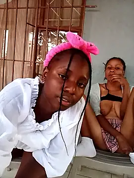 Snapshot of BlackPearl_19 chatting on 10.16.25 BlackPearl 19 online show from 10.16.25