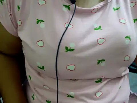 Snapshot of tamilqueenbaby chatting on 10.10.25 tamilqueenbaby online show from 10.10.25