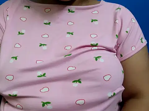 Snapshot of tamilqueenbaby chatting on 10.19.25 tamilqueenbaby online show from 10.19.25