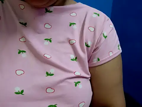Snapshot of tamilqueenbaby chatting on 10.23.25 tamilqueenbaby online show from 10.23.25