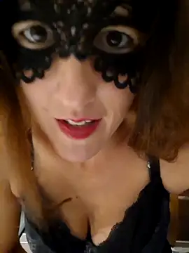 Snapshot of Naughty-Layla chatting on 10.02.25 Naughty-Layla online show from 10.02.25