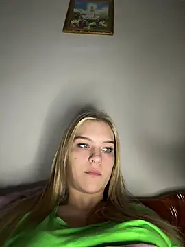 Snapshot of AlinaLiii chatting on 05.29.26 AlinaLiii online show from 05.29.26
