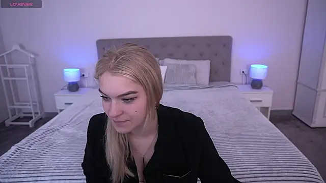 Snapshot of AlinaLiii chatting on 06.01.26 AlinaLiii online show from 06.01.26