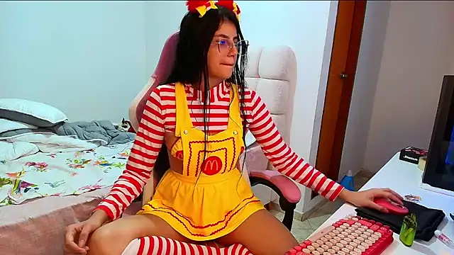 Julieta Rose19 online show from 10.31.25