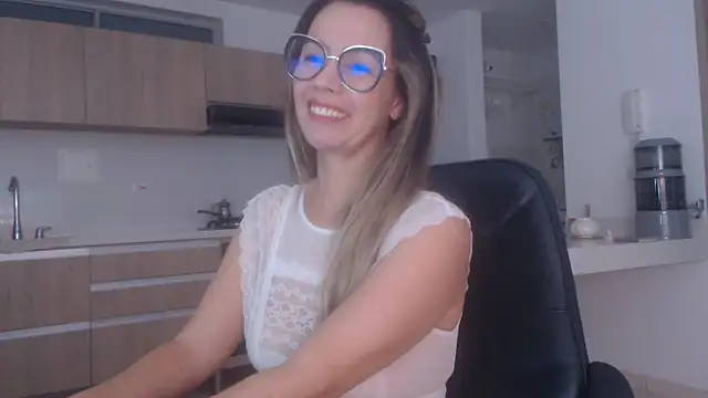 Snapshot of LovePaula chatting on 03.19.26 LovePaula online show from 03.19.26