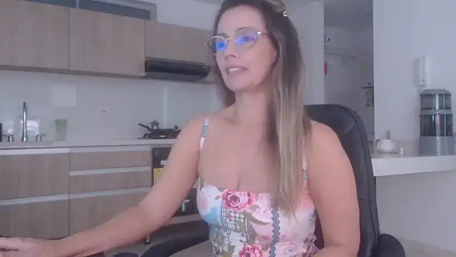 Snapshot of LovePaula chatting on 03.21.26 LovePaula online show from 03.21.26