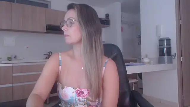 Snapshot of LovePaula chatting on 03.22.26 LovePaula online show from 03.22.26