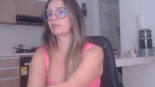 Snapshot of LovePaula chatting on 06.26.26 LovePaula online show from 06.26.26