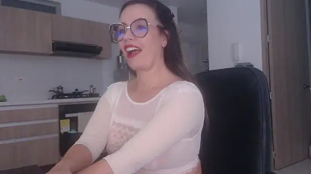 Snapshot of LovePaula chatting on 07.12.26 LovePaula online show from 07.12.26