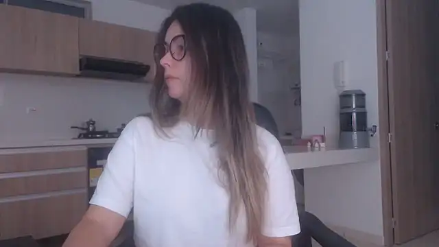 Snapshot of LovePaula chatting on 07.19.26 LovePaula online show from 07.19.26