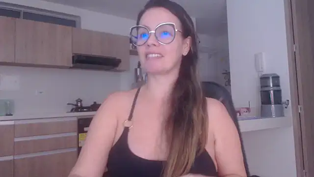 Snapshot of LovePaula chatting on 07.25.26 LovePaula online show from 07.25.26