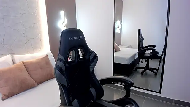 olivia willoow online show from 03.08.26