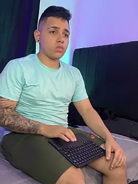 Snapshot of BoomChikaWow chatting on 11.03.25 BoomChikaWow online show from 11.03.25