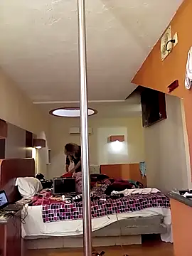 Snapshot of transreyna chatting on 01.01.25 transreyna online show from 01.01.25