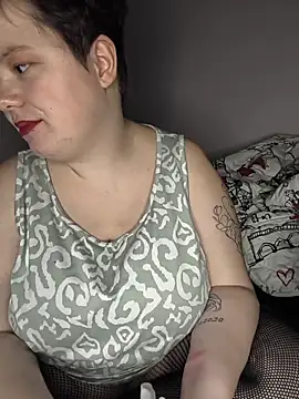 Katy2323 online show from 12.17.25