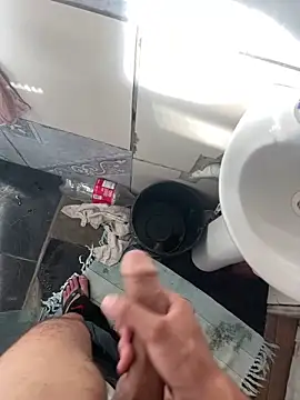 Snapshot of ooMiguel17CM chatting on 12.18.25 ooMiguel17CM online show from 12.18.25