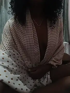 Snapshot of Susy16 chatting on 11.06.25 Susy16 online show from 11.06.25