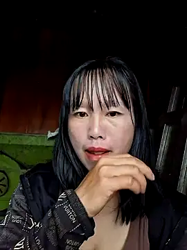 Snapshot of helenzz chatting on 09.30.25 helenzz online show from 09.30.25