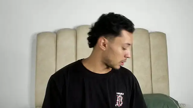 aroncooper1 online show from 10.06.25