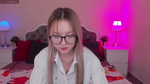 Snapshot of elliupp chatting on 09.24.25 elliupp online show from 09.24.25