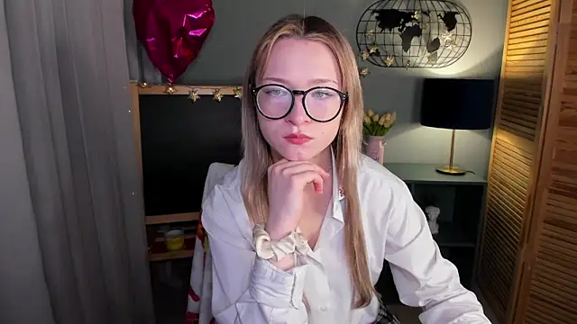 Snapshot of elliupp chatting on 10.10.25 elliupp online show from 10.10.25