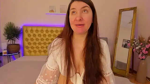 Snapshot of TrishaDarks chatting on 03.02.26 TrishaDarks online show from 03.02.26