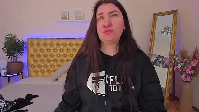 Snapshot of TrishaDarks chatting on 03.07.26 TrishaDarks online show from 03.07.26