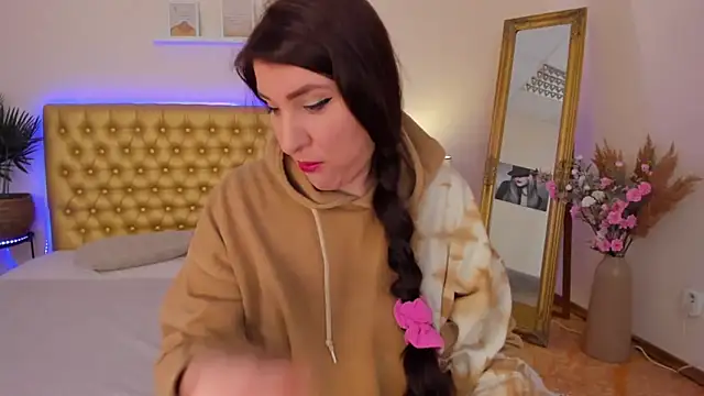 Snapshot of TrishaDarks chatting on 03.12.26 TrishaDarks online show from 03.12.26