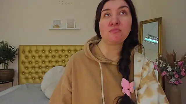 Snapshot of TrishaDarks chatting on 03.20.26 TrishaDarks online show from 03.20.26