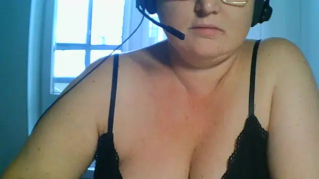 Snapshot of TatyanaRich chatting on 10.06.25 TatyanaRich online show from 10.06.25